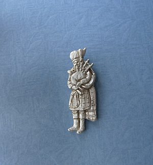 Brooch - Piper - Standing