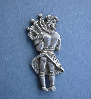 Brooch - Piper - Comical
